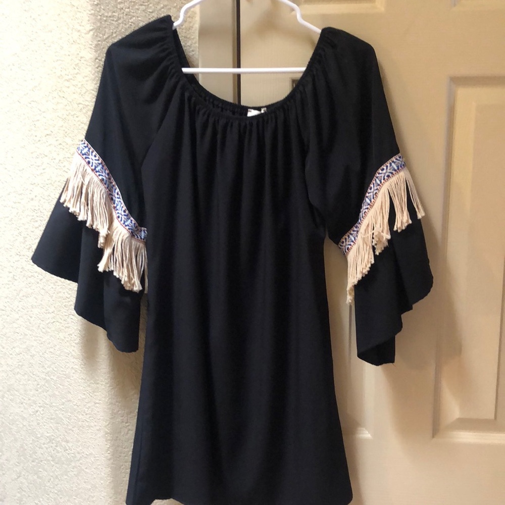 Black bead brand top